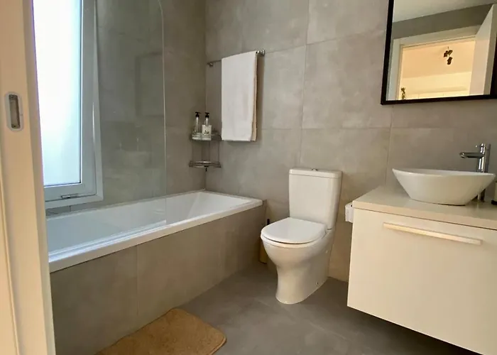 Stylish Near Unic Medical School & Euc アパート