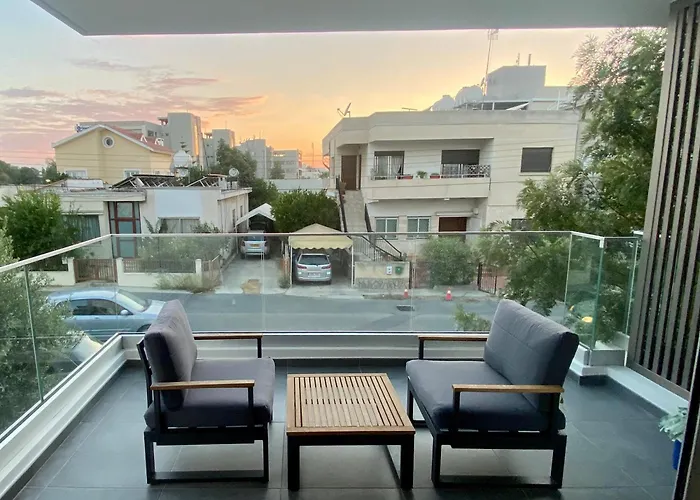 Stylish Near Unic Medical School & Euc アパート Engomi