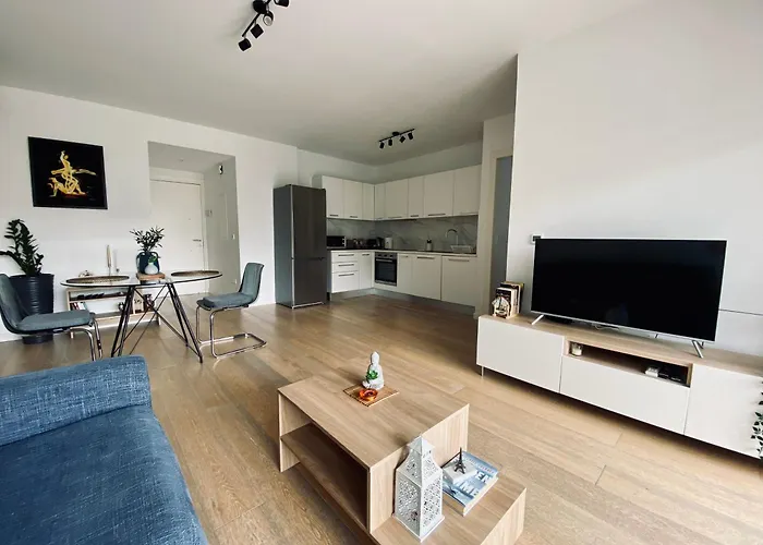 Stylish Near Unic Medical School & Euc アパート Engomi