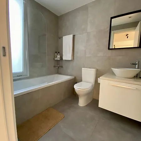 Stylish One-bedroom In Appartement