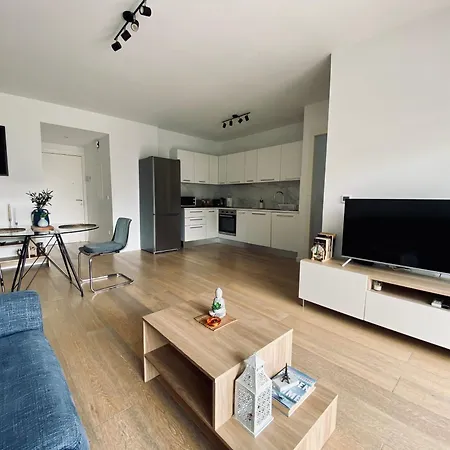 Stylish One-bedroom In דירה Engomi