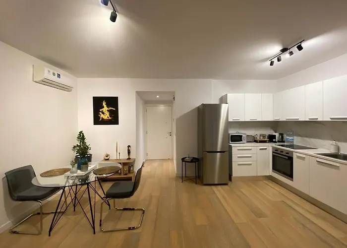 Stylish Near Unic Medical School & Euc * Engomi